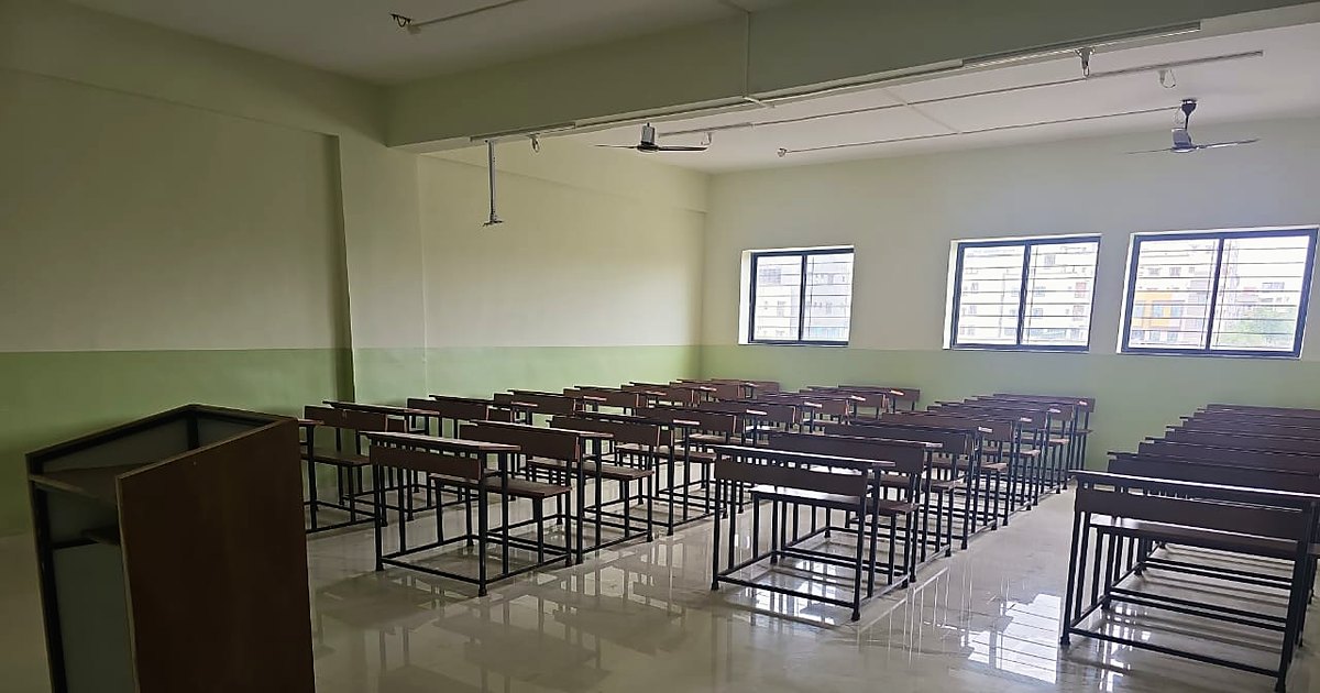 Lecture hall with tiered seating at KNPIEMS
